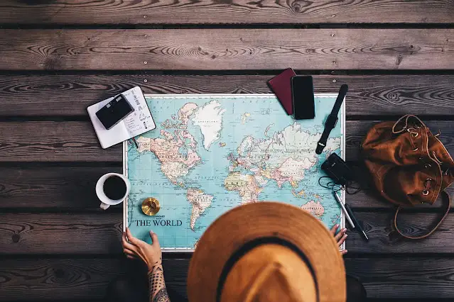 Must-Have Digital Tools for Solo Travel 2026 A hand holding a smartphone displaying essential navigation and eSIM apps used on a solo travel 2026 journey.