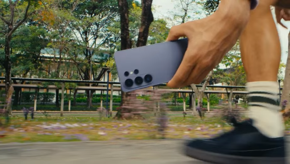 Samsung Galaxy S26 Ultra Camera – Super Steady Video with Horizontal Lock.